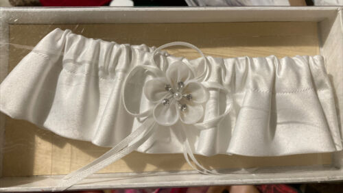 New, White Satin Bridal Wedding Garter With A Pearl Middle Flower! I’m Box
